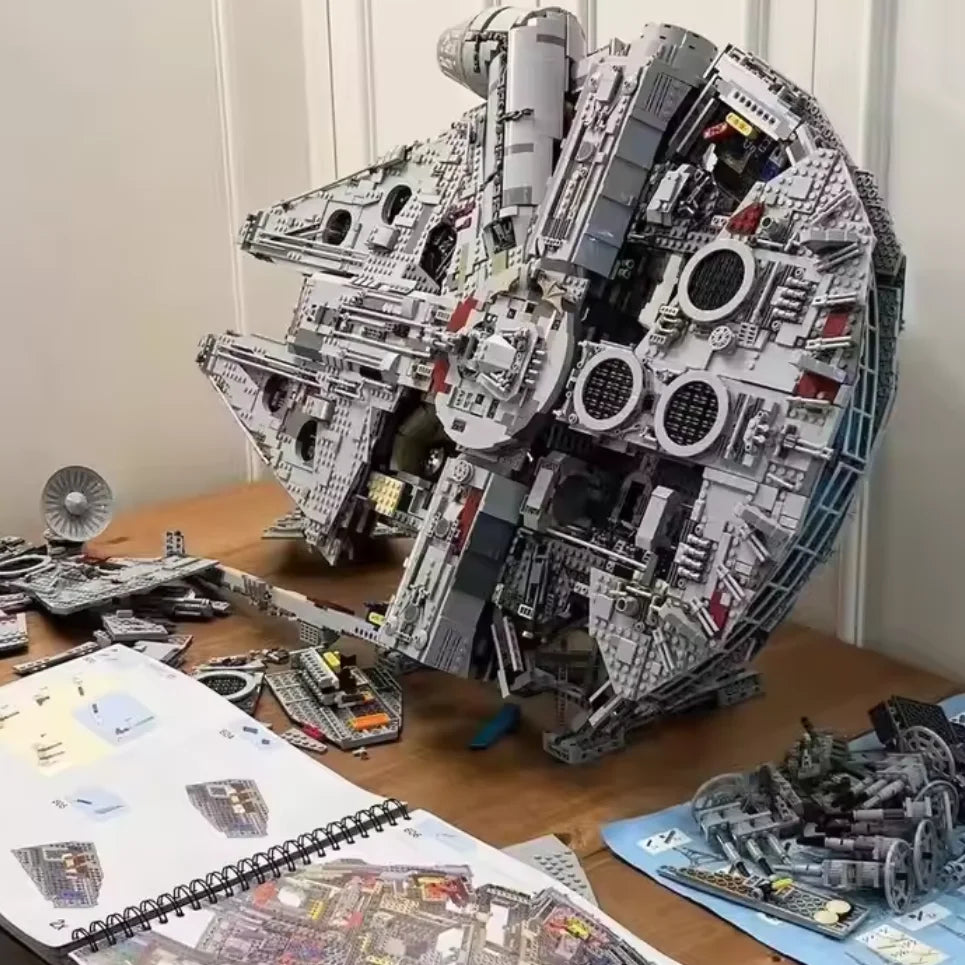 Millennium Falcon MOC - 8445 Teile - Legokompatibel - Ultimate Collector Series Raumschiff